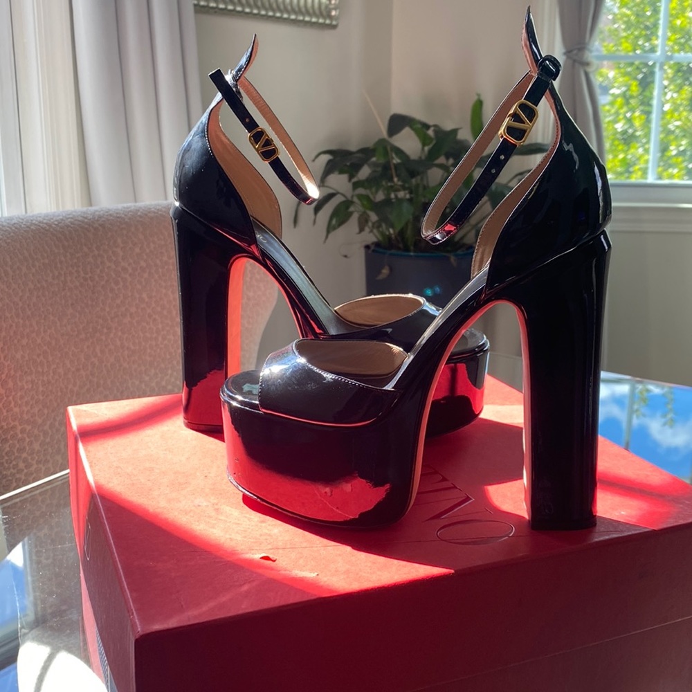 Valentino black patent leather platforms guaranteed authentic size 38 like new
